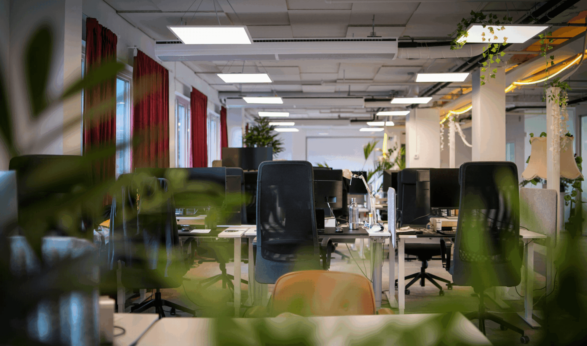 Bild på öppet kontorslandskap hos marknadsbyrån Republiken i Göteborg.